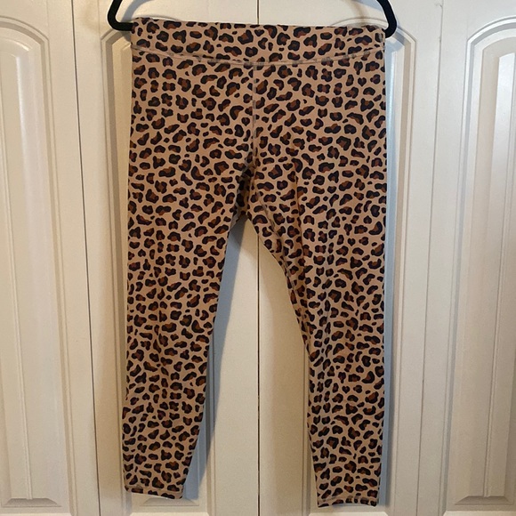 Cheetah print Powerhold Fabletics leggings. 7/8 length. Size L - Picture 1 of 1